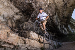 Le phare de Cassis englouti par les vagues.