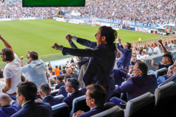 Le phare de Cassis englouti par les vagues.